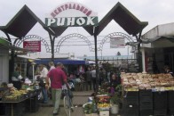 Луцька влада бореться зі сміттям біля Замку Любарта