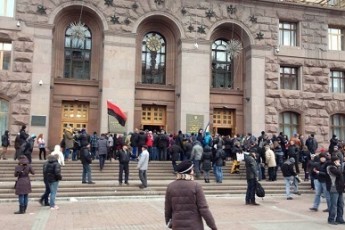 Захоплених міліціонерів тримають в КМДА і погрожують штурмом,- стверджують в МВС