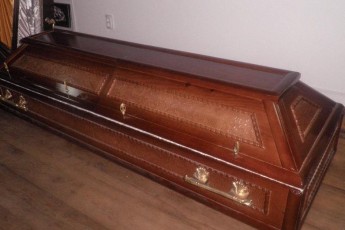 На Волині голові РДА «подарували» труну