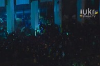 Бійці ВВ виходять з Українського дому по одному. Штурм припинився, але облога триває