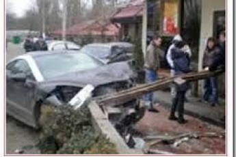 П'яний волинянин викрав авто в одного сусіда і заїхав в огорожу іншому
