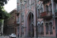 Вартість квартир впала майже вдвічі