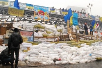 В барикади Майдану врізався автомобіль за два мільйони