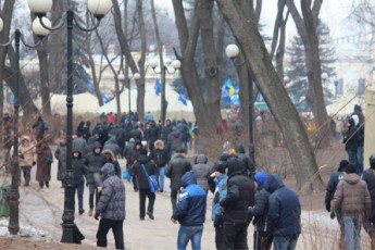 Антимайданівці пограбували журналіста під час прямого ефіру на очах у міліції