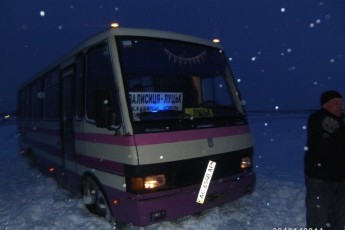 Волинські рятувальники буксирували автобуси, вантажівки та «швидкі»