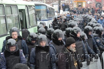 Правда про умови служби бійців ВВ на Грушевського