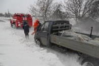На Волині у сніговому заметі опинився рейсовий автобус