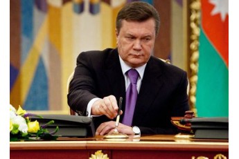 Янукович підписав амністію і скасував диктаторські закони