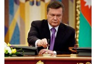 Янукович підписав амністію і скасував диктаторські закони