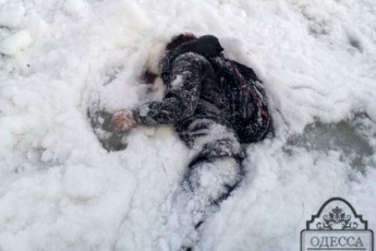 У замерзлому Чорному морі знайшли труп молодого хлопця