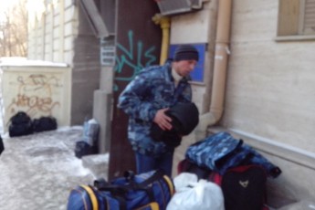 «Тітушки» переодягнулися у «міліціонерів» прямо на очах у перехожих