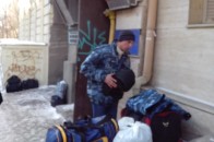 «Тітушки» переодягнулися у «міліціонерів» прямо на очах у перехожих