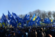 Натовп неврівноважених антимайданівців напав на журналістів, - ЗМІ