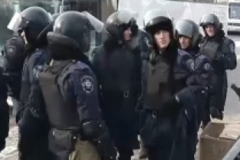 «Беркутівців» вчать як впоратися з активістами Майдану