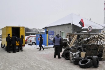 Луцькі автомайданівці розблокували військову частину