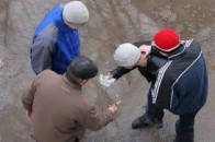 Волинянин понад півроку вимагав гроші у свого неповнолітнього сусіда