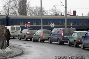 НА Волині ДАІ разом із журналістами «ловили» порушників на залізничному переїзді