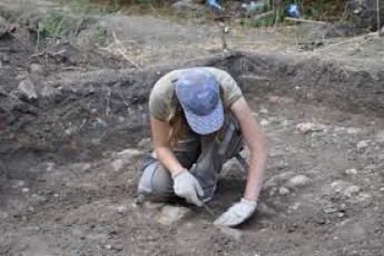 На Волині розкопали валютні скарби