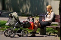 На Волині жінка обікрала дитячий візочок