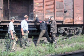 Волинянин розібрав залізничні рейки на металобрухт