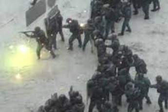 «Тітушки» стріляли з пістолетів у людей - ЗМІ