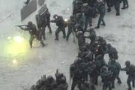 «Тітушки» стріляли з пістолетів у людей - ЗМІ