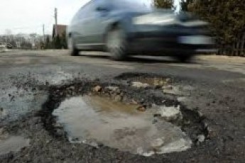У Луцьку ремонтують дороги для «приближених» до мера