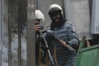 Міліція під виглядом протестувальників стріляла в своїх, - ЗМІ