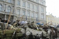 У Львові та Івано-Франківську захопили ОДА, в областях штурмують міліцію