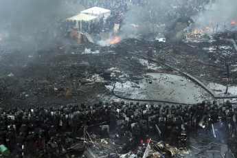 На Майдані - обстріл та спроба силовиків підпалити консерваторію з протестувальниками