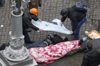 У соцмережах повідомляють про девʼятьох загиблих від куль снайперів, - ЗМІ