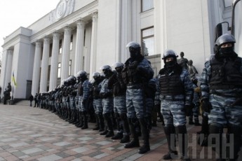 ВР ухвалила постанову про заборону антитерористичних операцій і виведення силовиків з Києва