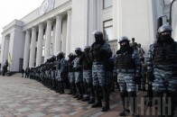ВР ухвалила постанову про заборону антитерористичних операцій і виведення силовиків з Києва