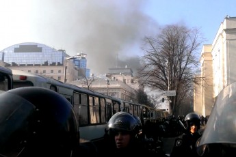 Перед підписанням Угоди на Банковій перекрито рух та чути постріли