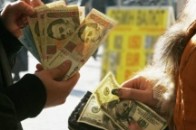 Долар продають вже по 13 гривень