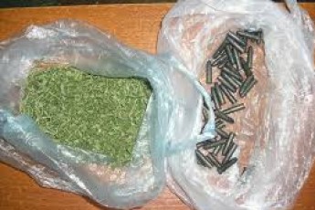Волинянина затримали із зброєю та наркотиками