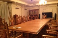Розкішне життя Януковича: картини, кінотеатр, хімчистка та колекція золотих куль