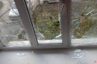 На Волині молодик побив вікно та пограбував бабцю