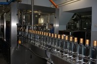 З Луцького спиртзаводу невідомі хочуть вивезти обладнання та продукцію