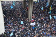 Парламент Криму захопили озброєні люди в масках
