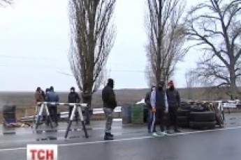 Блокпости в Криму: озброєні бойовики з російськими прапорами