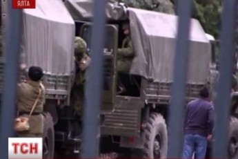 Російські військові вивозять зброю з українських військових частин в Криму, - ЗМІ