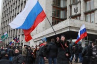 В Донецьку мітингувальники побили екс-губернатора Шишацького