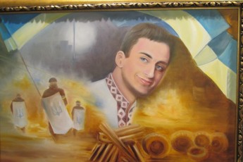 Художниця з міста на Волині зобразила на картині Героя Майдану