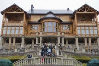 Кабмін вирішив розпродати всі державні резиденції та дачі