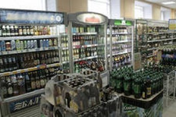 На Волині підлітки обікрали магазин і винесли з нього лише соки та пиво