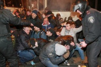 Правоохоронці ідентифікували 300 учасників побоїська в Донецьку