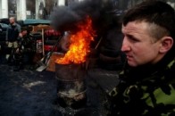 В Києві на Грушевського знову починають палити шини