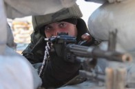 Серед нападників, які штурмують штаб ВМС України, - жінки