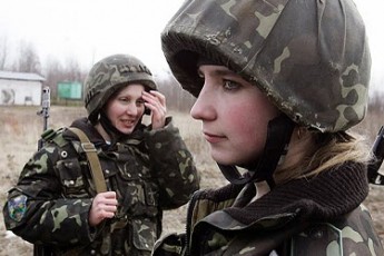 В добровольці на війну записуються волинські жінки